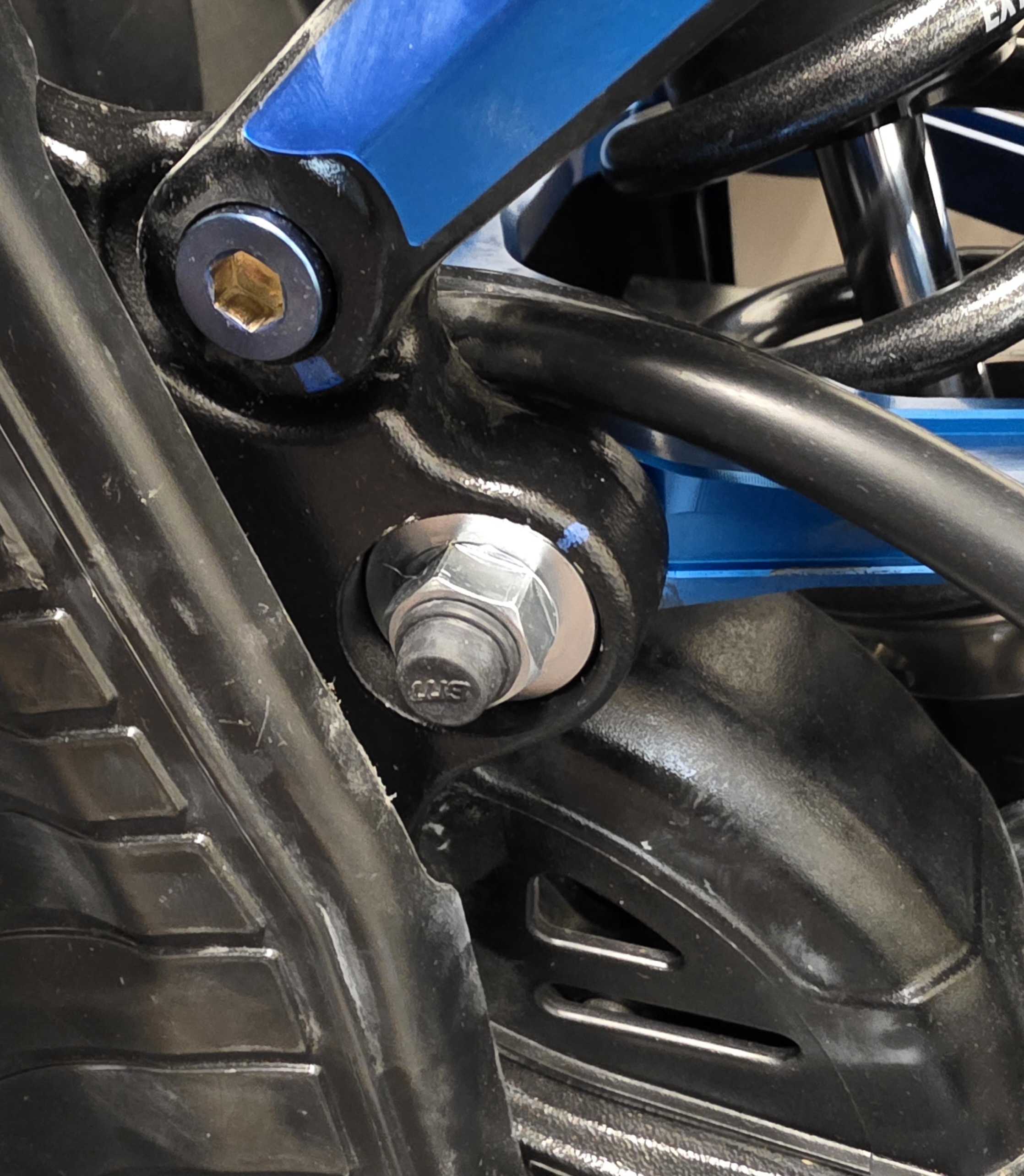 Ultra Bee Triangle Pivot Bolt Kit